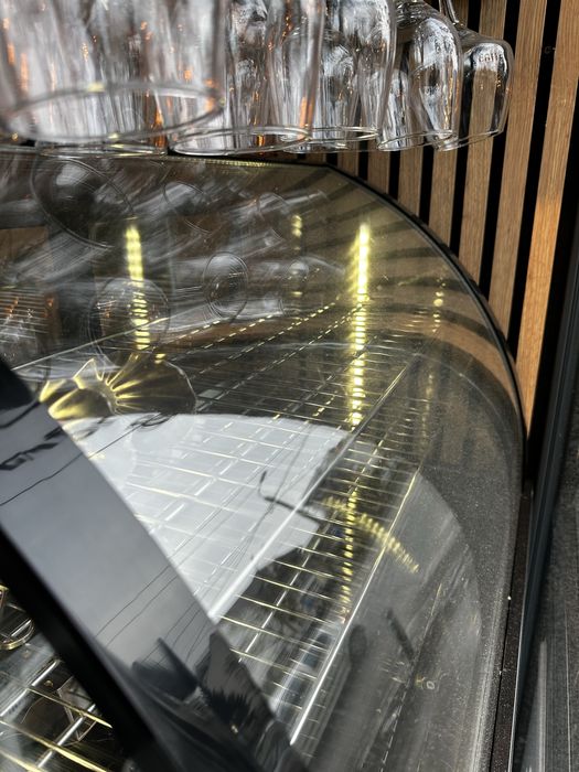 De vanzare vitrina rece marca METRO 100L (aproape noua)