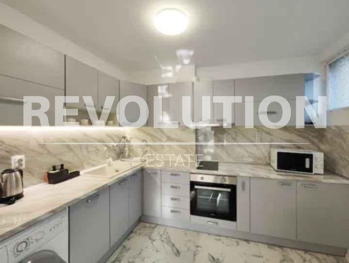 Дава се под наем Тристаен апартамент в Варна, Морска градина - 75 кв.м за 750 € - Снимка #2