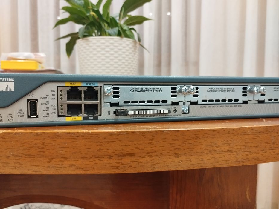 маршрутизатор CISCO 2801