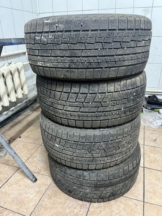 Продам шины зима   *245 45 R17 Yokohama