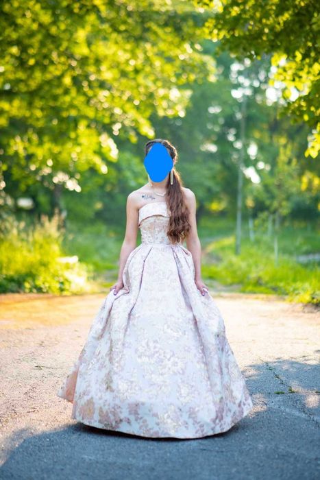 Продавам бална рокля