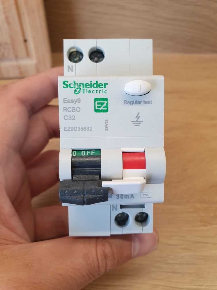 Schneider electric дефектнотокова защита