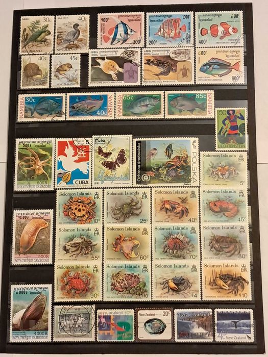 Пощенски марки тема ”Животни”.