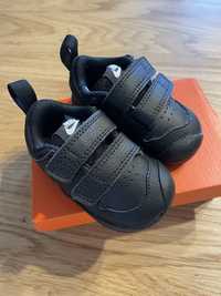 Adidasi Nike marime 18.5