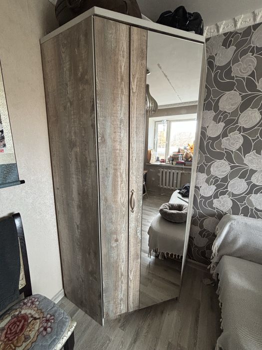 Продается угловой шкаф и отличном состоянии.