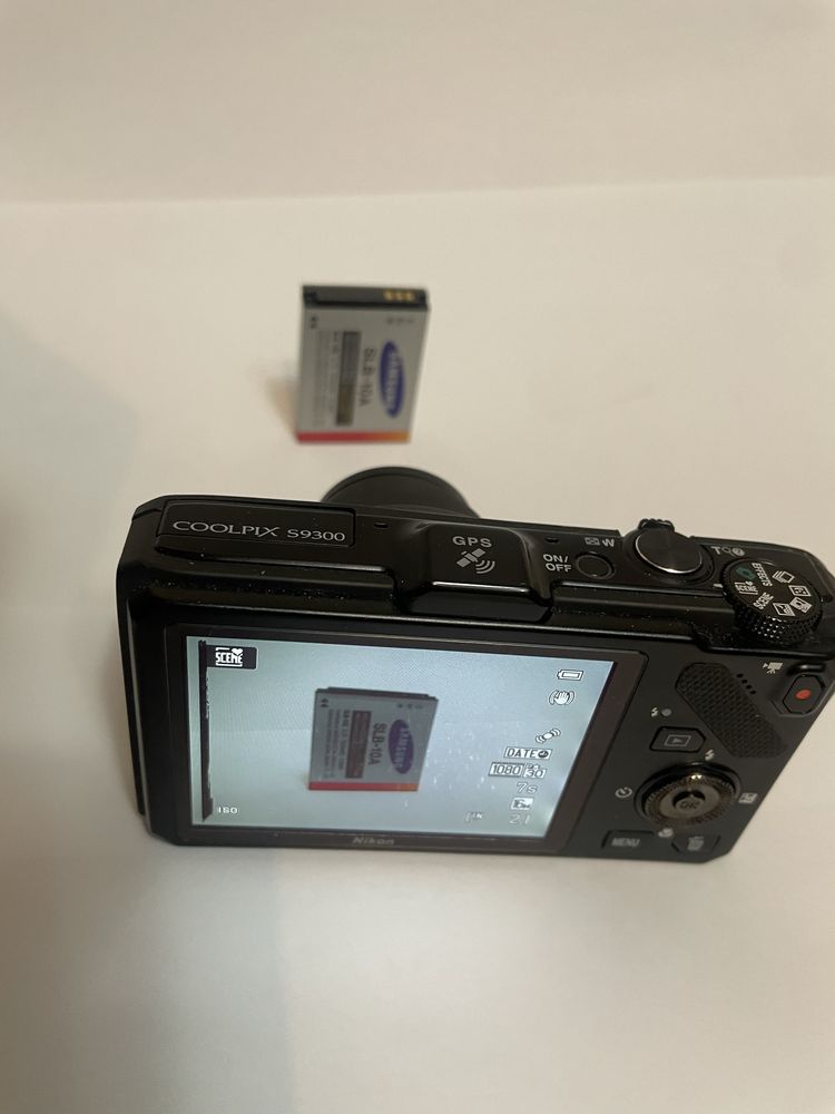 Nikon S9300 18x zoom optic 16Mpx afisaj data ora