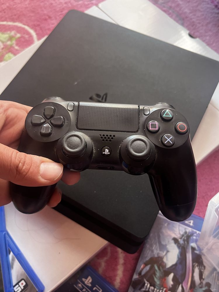 Playstation 4 Slim (като нов) със 6 игри