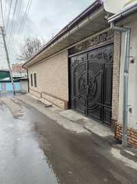 Срочно продаётся дом 3 сотки Яккасарайский р возле Мечети. 144 школа