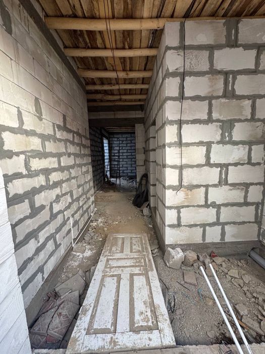 Uy sotiladi srochni yer narhida