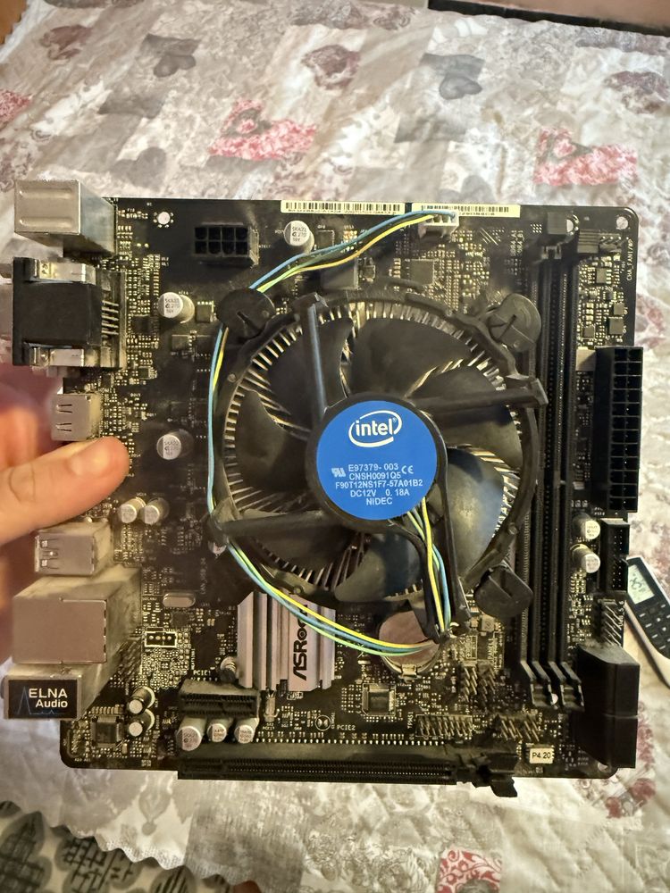 Продавам комплект: Intel Core i7-9700 + дънна платка ASRock H310CM-HDV