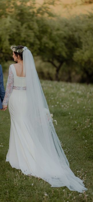Rochie de mireasǎ+voal