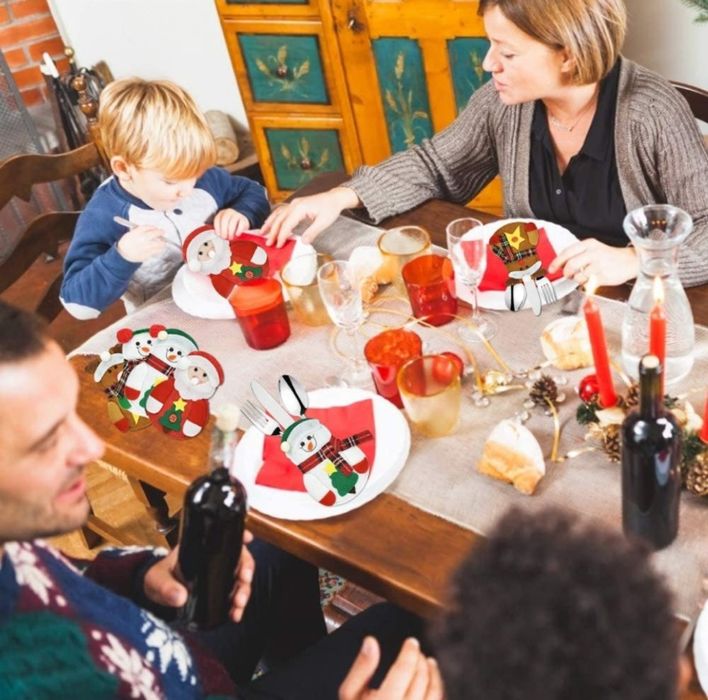 Decorațiuni tacâmuri pentru masa de Craciun