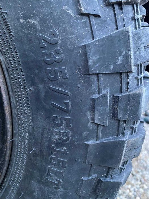 Vând cauciucuri Conforser off road  235/75/15