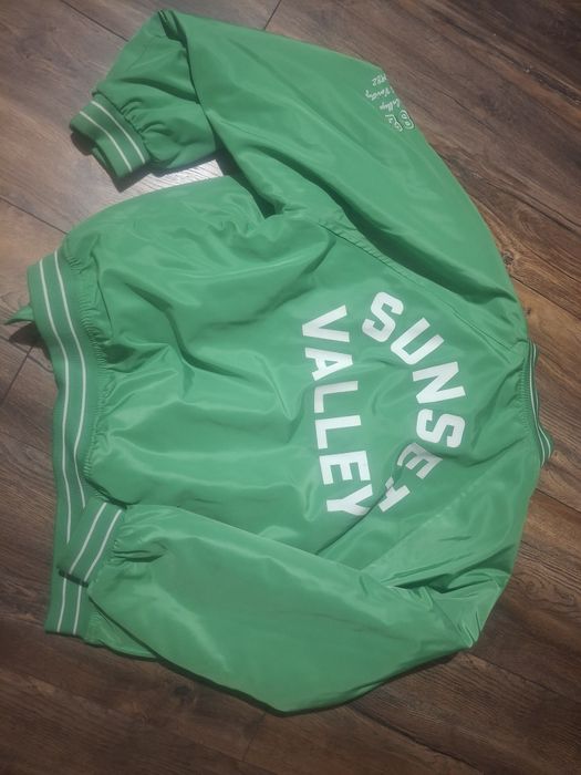 Дамско спортно яке