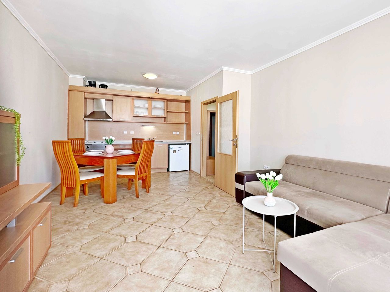 Продава се Двустаен апартамент в к.к. Слънчев бряг - 66 кв.м за 1000 €/кв.м - Снимка #5
