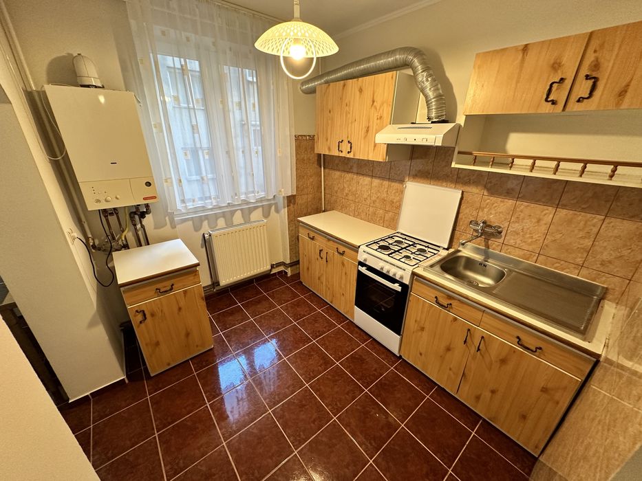Ofer spre închiriere Apartament 3 Camere in zona Centrala