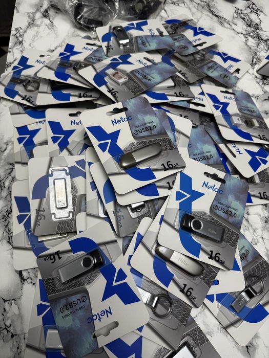 Stikuri 16gb si 32 gb