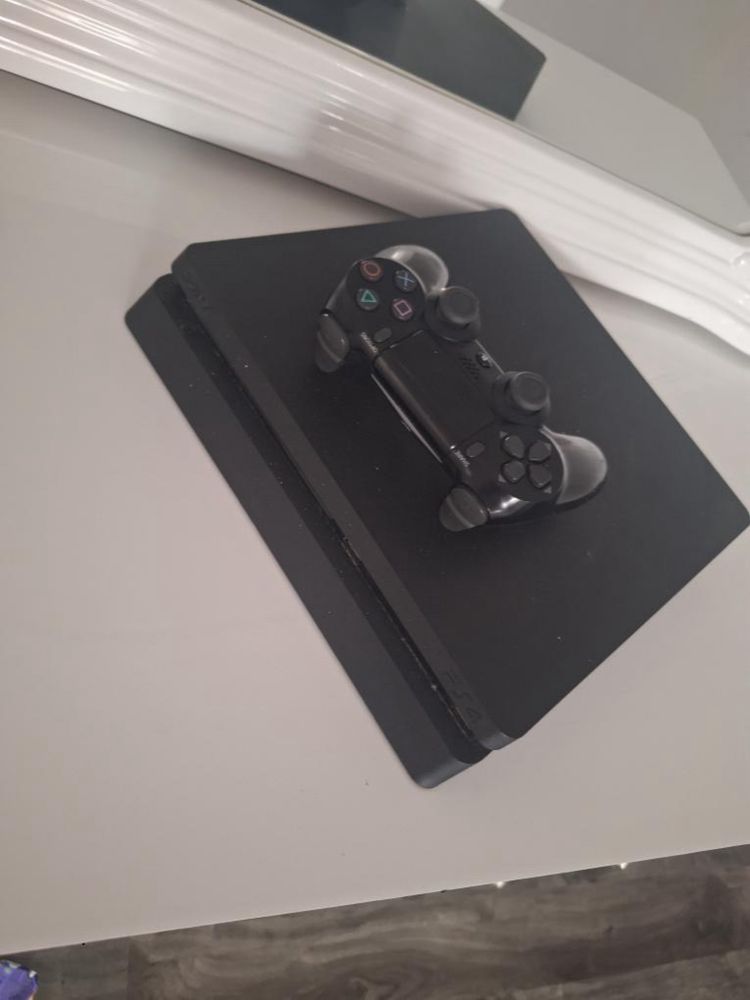 Vând ps4 nefunctional