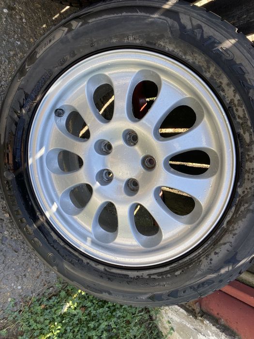 Anvelope de vara cu tot cu jante