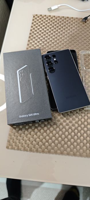 Samsung Galaxy s 25 ultra 512 GB.