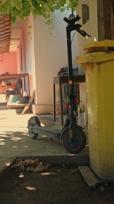 Vând trotineta electrica Xiaomi Pro 2