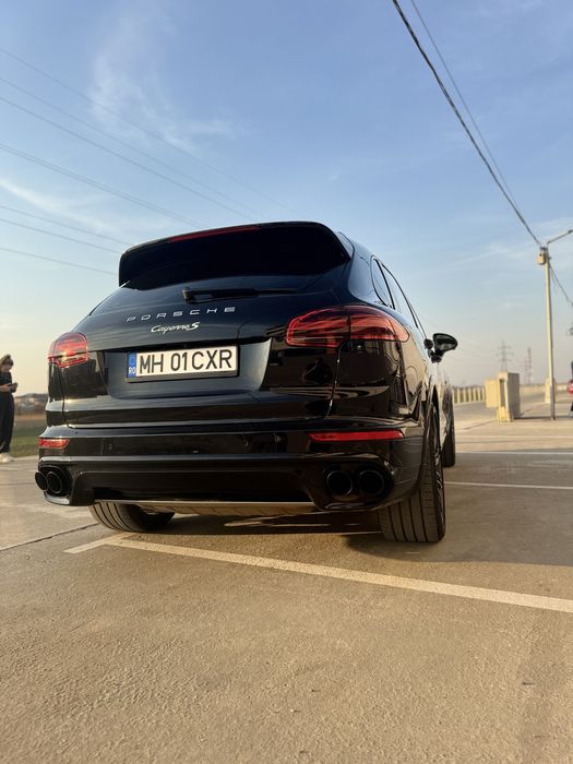 Porsche Cayenne S Hybrid Tiptronic S interior rosu