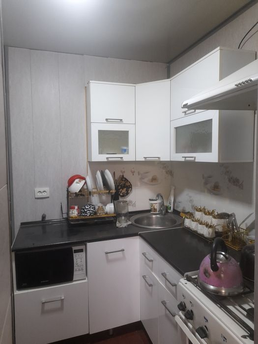 Gazalkent hokimiyat yonida kvartira sotiladi