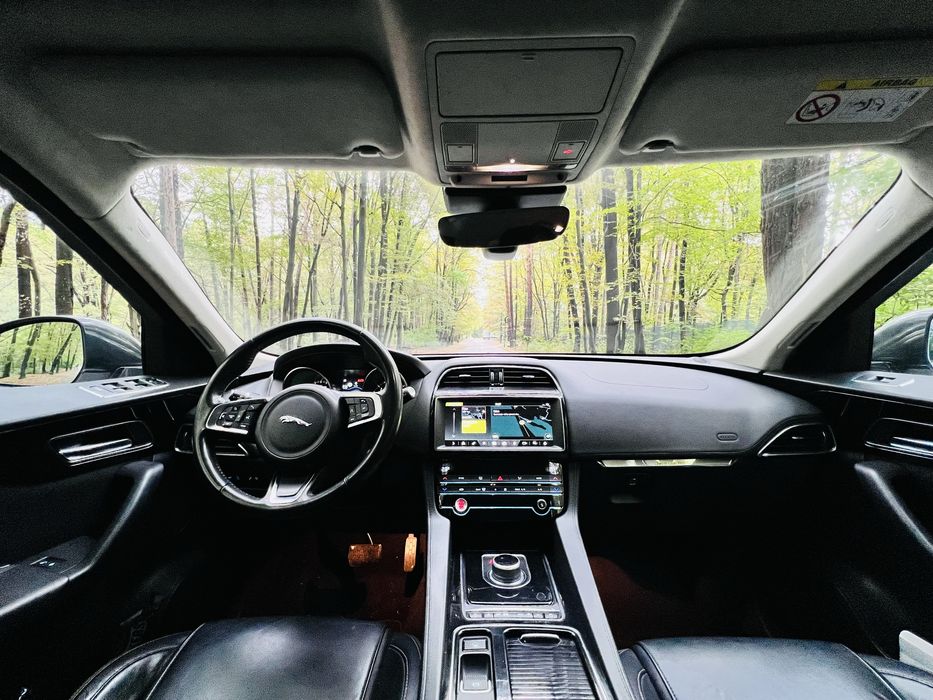Jaguar F-pace / Automat / 11.2020 E6 / Diesel 2.0 / 4X4 / Navi Mare
