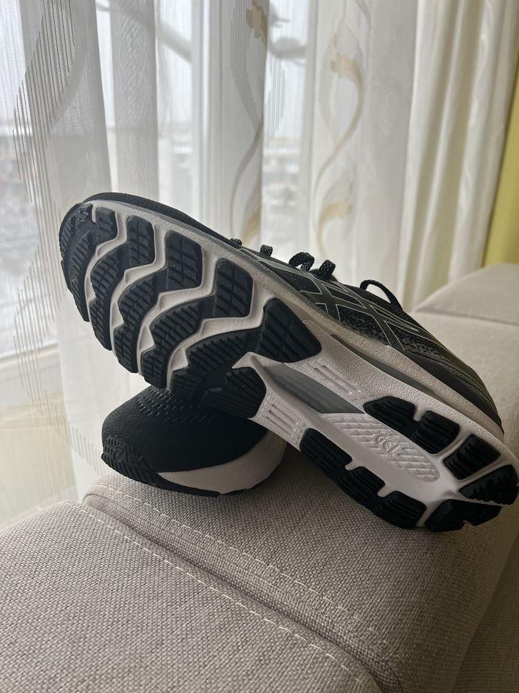 Маратонки Asics kayano 28