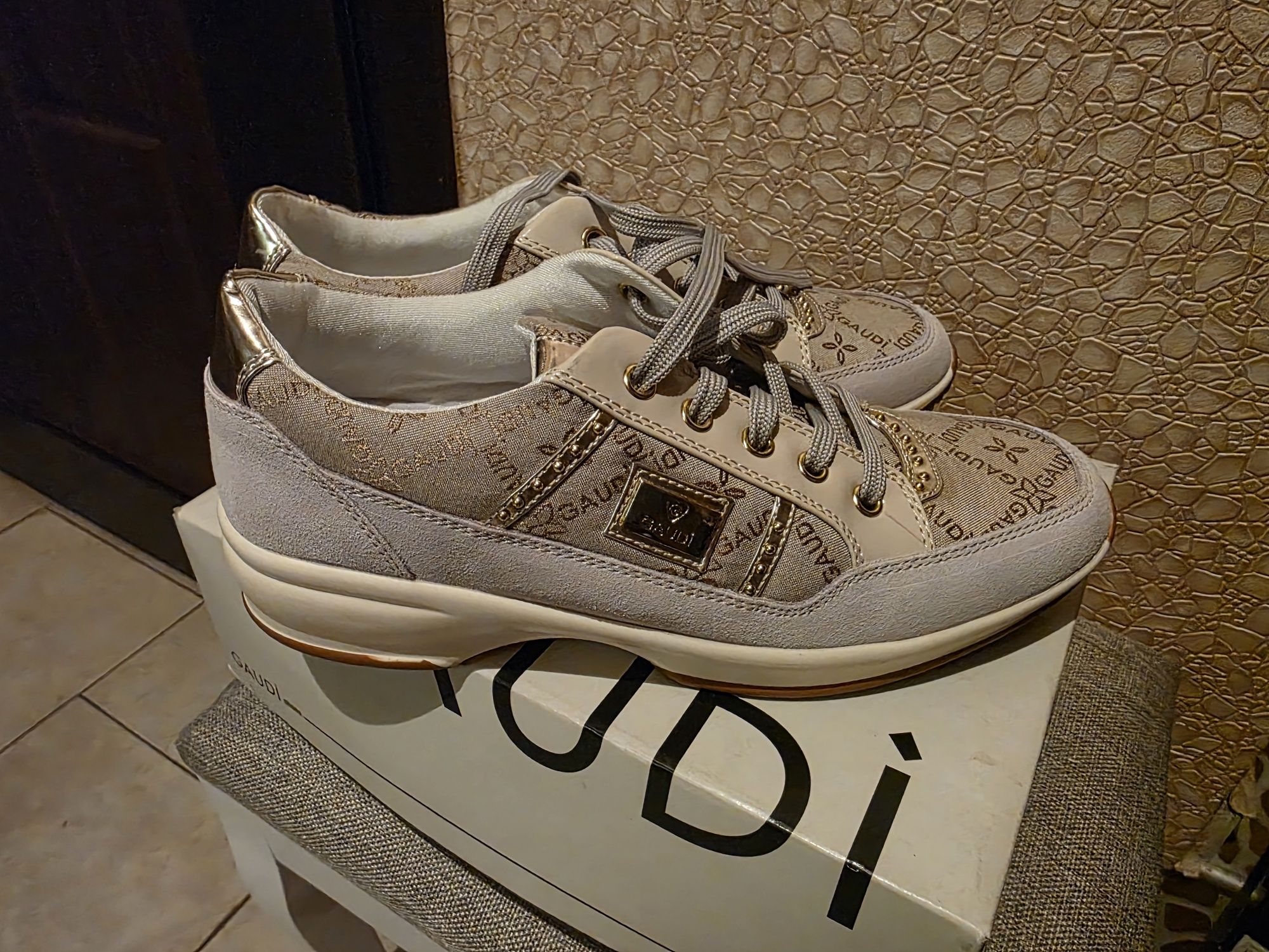 Gaudi, Steve Madden, CB обувки
