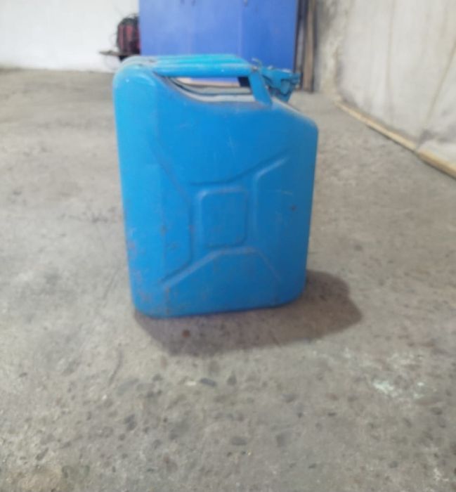 Продам канистру для бензина