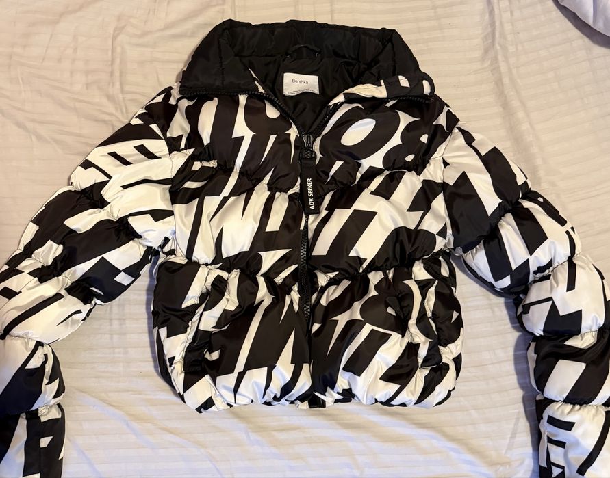 Черно-бяло яке Bershka