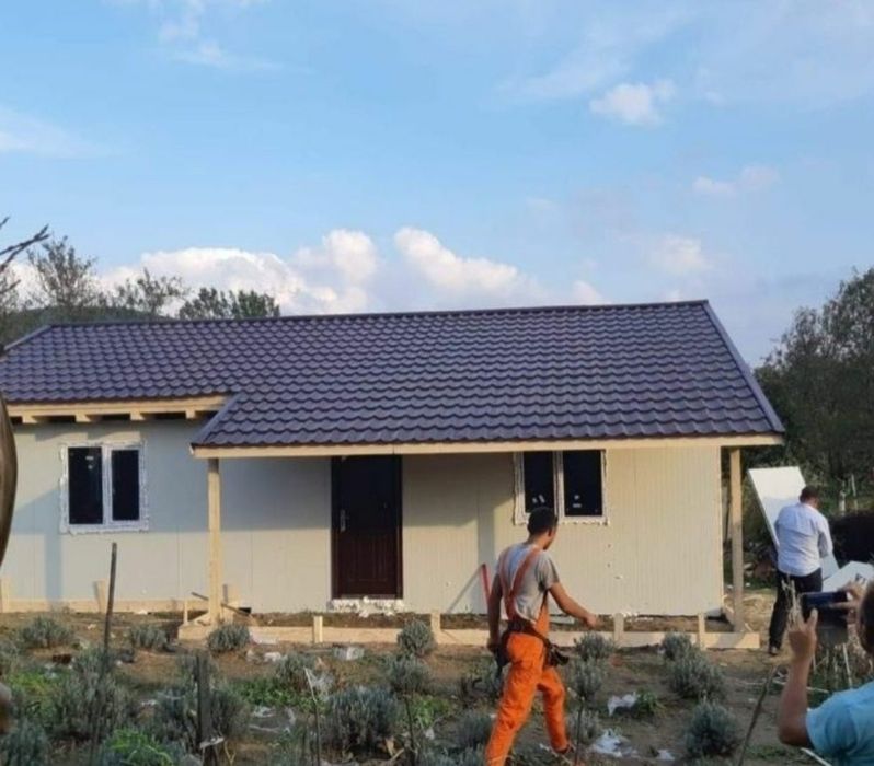 Vând casa din panouri sandwich izolate