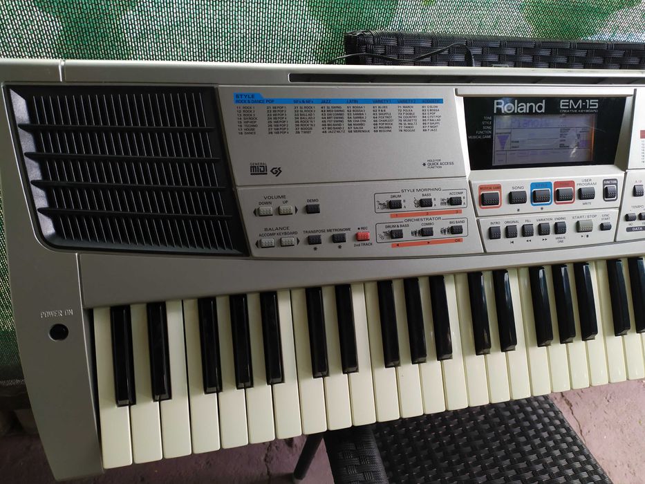 Синтезатор Roland EM 15