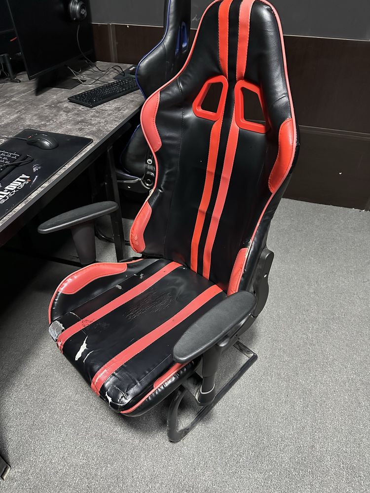 Продается игровое кресло