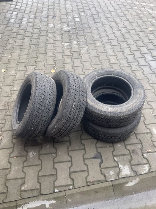 Vand Cauciucuri/Anvelope Iarna 205/65 R15 C vechi dar bune