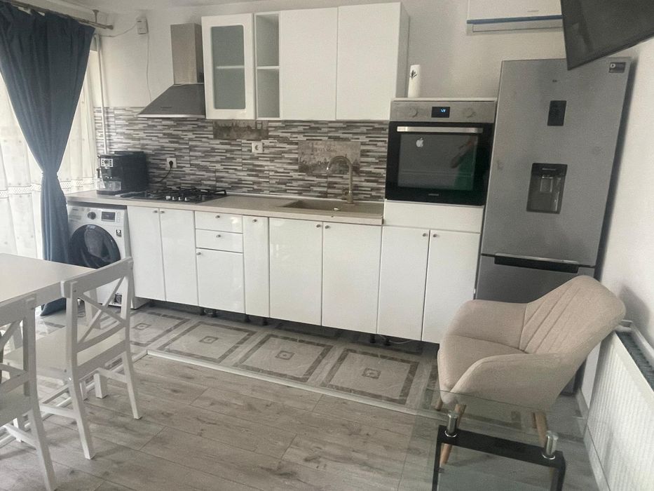 Inchiriez apartament cu 2 camere in Eforie Nord la Vila Ysy