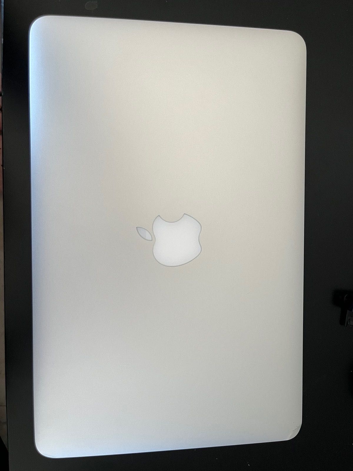 MacBook Air  лаптоп