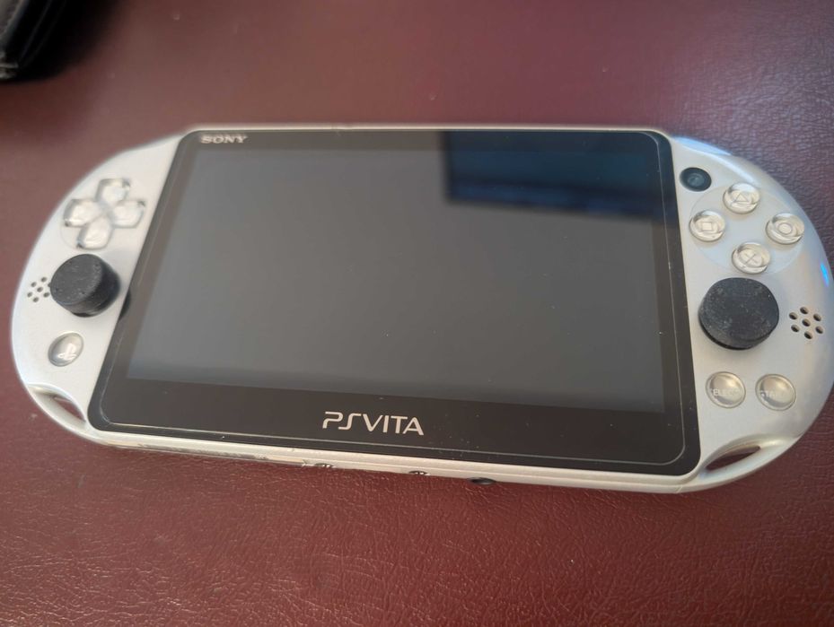 PS Vita slim 2000