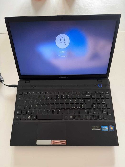 Samsung NP300V5A Intel i5 6GB RAM nVidia 520MX Windows 10 600GB HDD