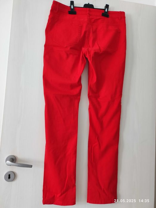 Pantaloni rosii pentru femei