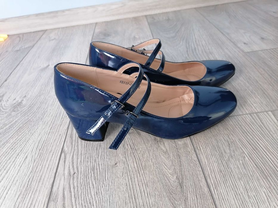 Отворени елегантни обувки