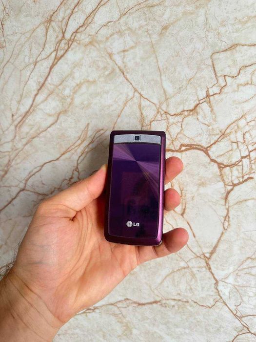 Сотовый телефон LG KF300