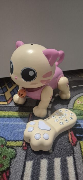 Pisicuta roz interactiva