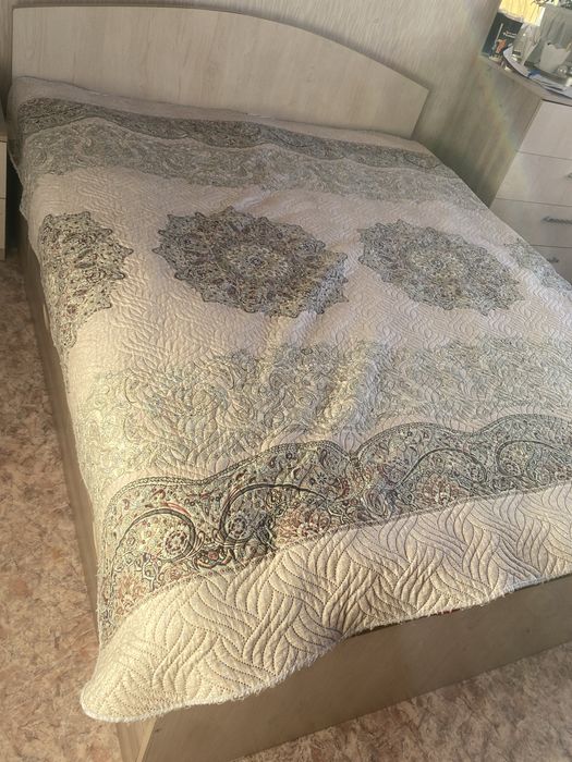 Кровать двуспальная с ортопедичеким матрасом!