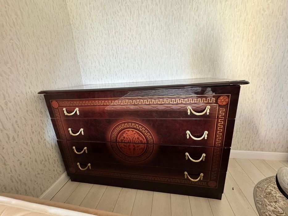 Продам комод. Продам тумбу.