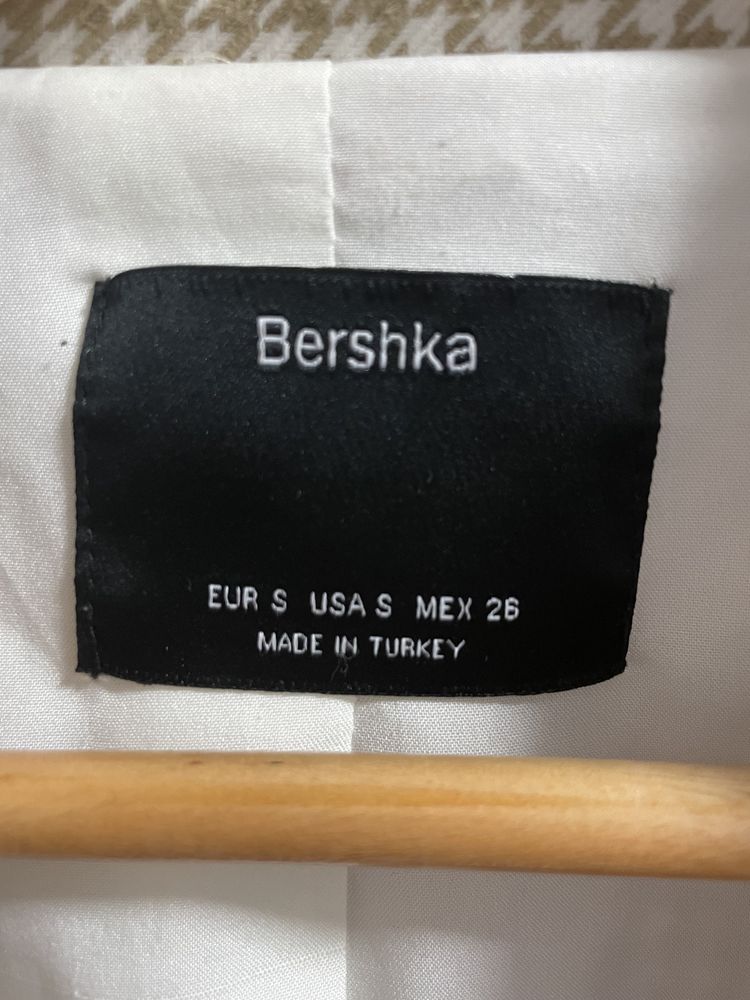 Сако Bershka