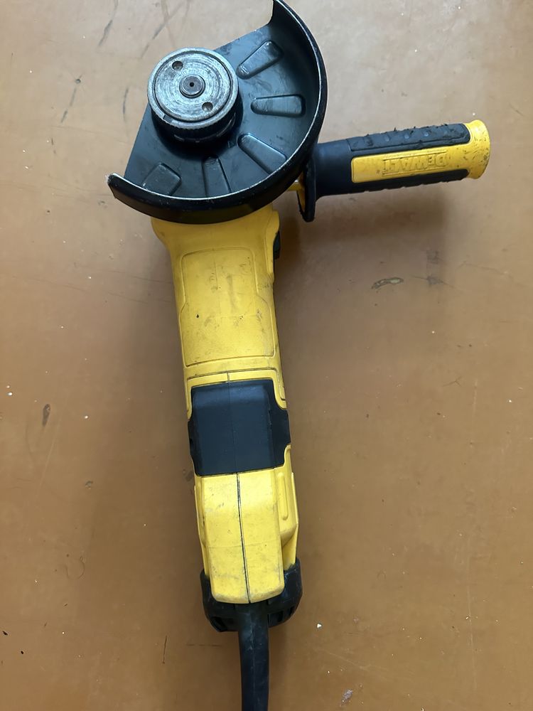 Продам болгарку Dewalt 4257