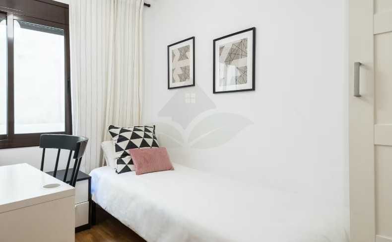 Дава се под наем Тристаен апартамент в Пловдив, Център - 76 кв.м за 229.5 € - Снимка #1