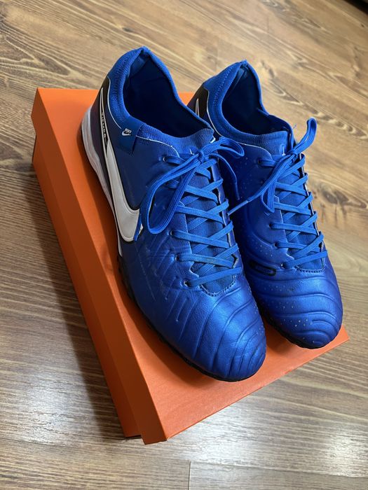 Vând papuci de fotbal Nike LEGEND 10 PRO TF, Mărimea 44,5 EUR